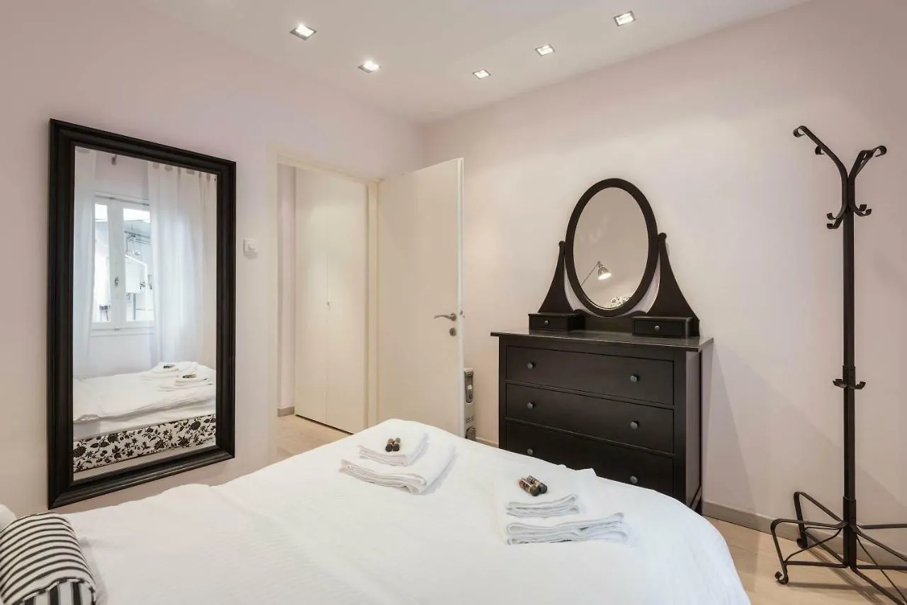 Stylish White 4 Ppl Apartment In City Center Soluň