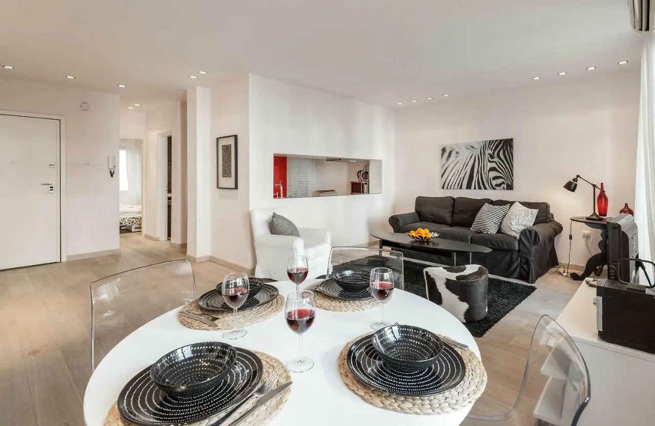 Stylish White 4 Ppl Apartment In City Center Thessaloníki