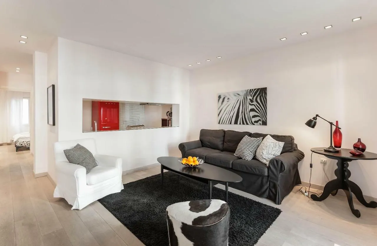 Stylish White 4 Ppl Apartment In City Center location