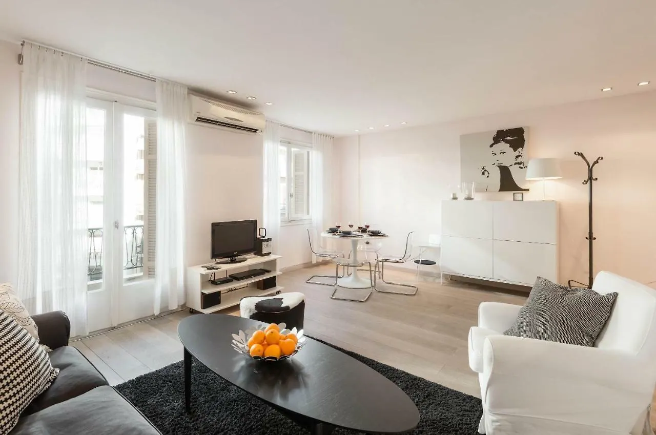 Stylish White 4 Ppl Apartment In City Center Soluň Řecko