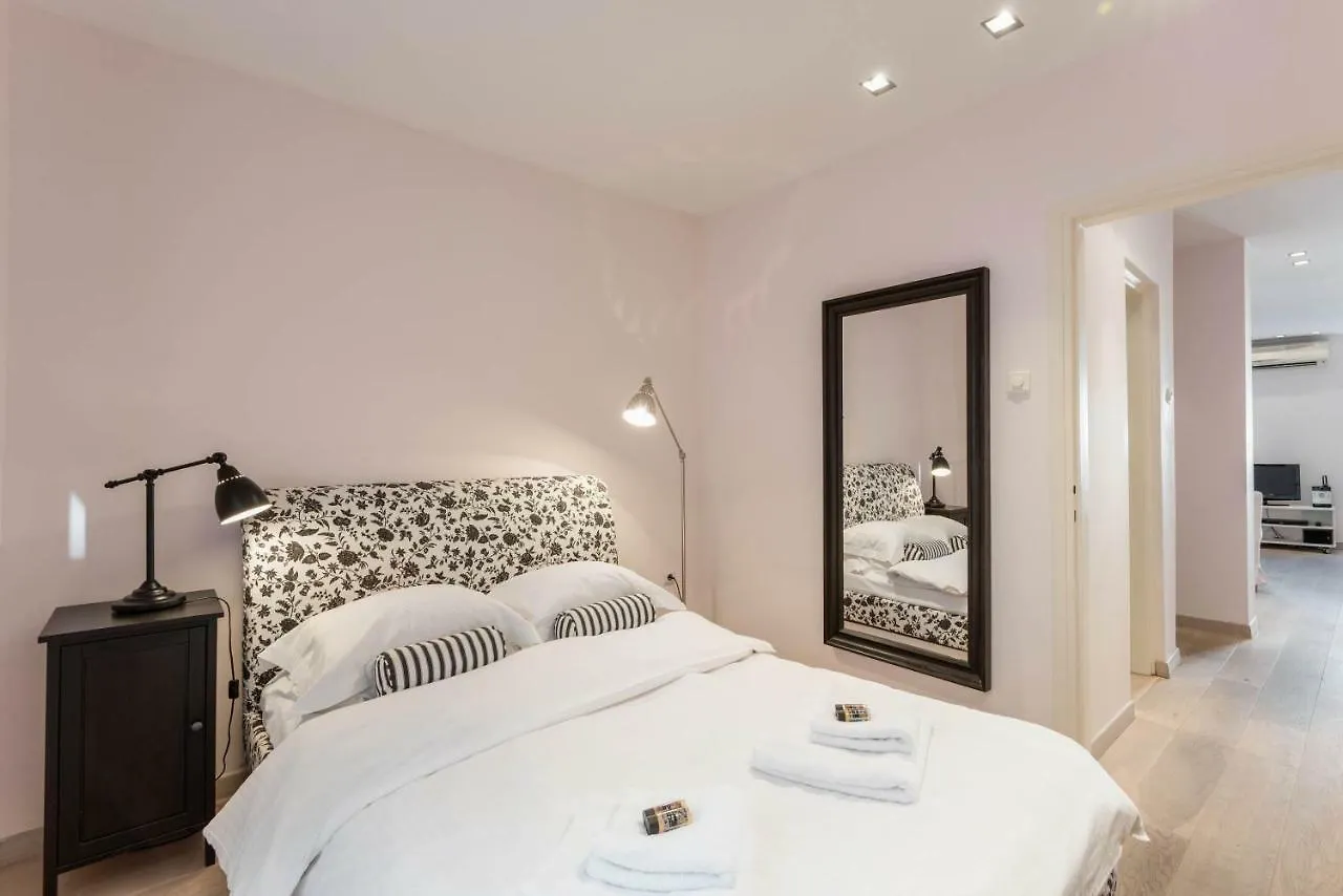 Stylish White 4 Ppl Apartment In City Center Thessaloníki Grækenland
