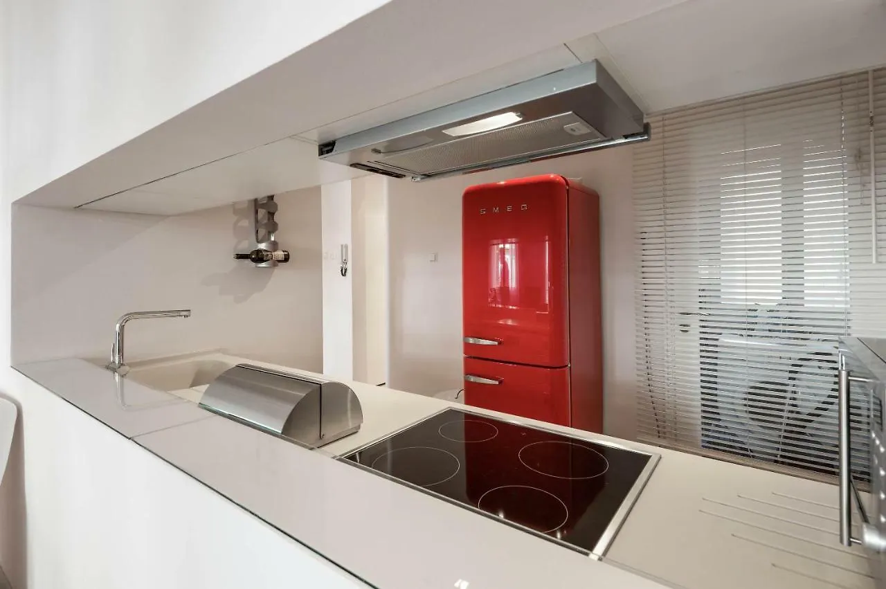 Stylish White 4 Ppl Apartment In City Center Thessaloníki