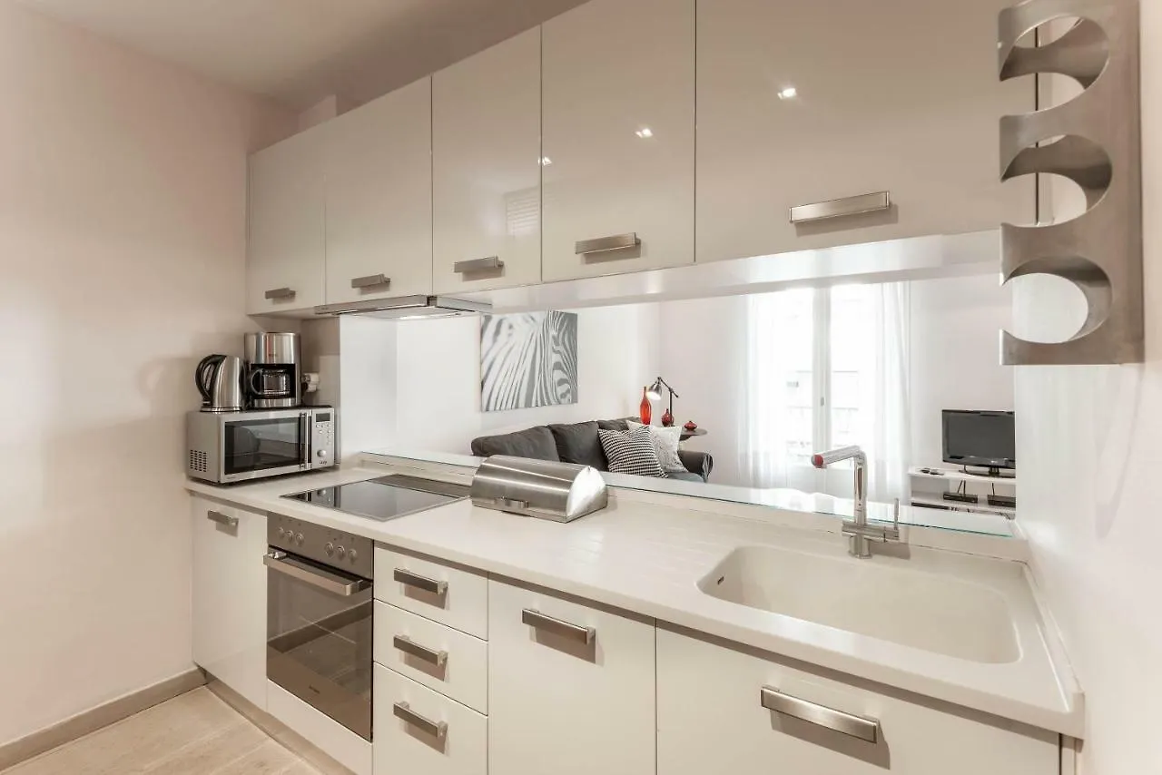 Stylish White 4 Ppl Apartment In City Center Thessaloníki