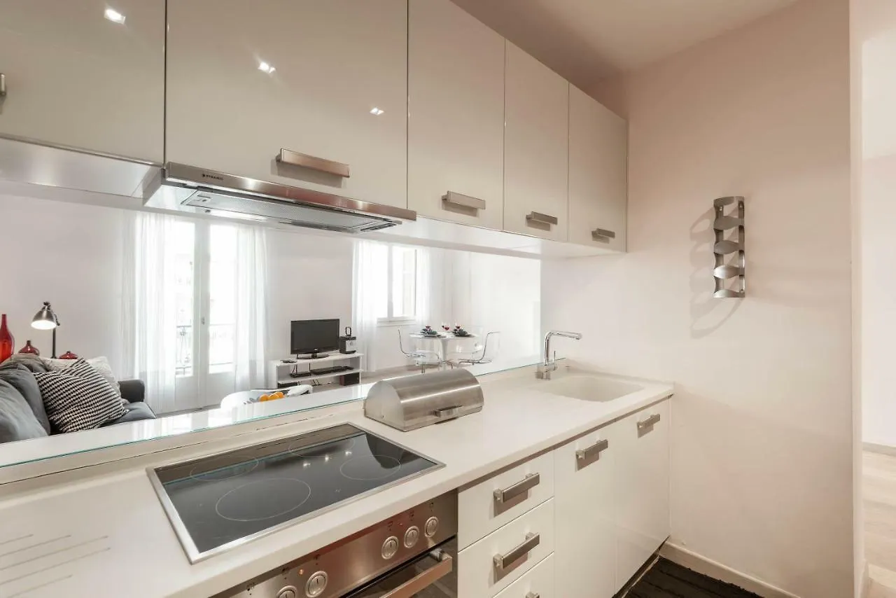 Stylish White 4 Ppl Apartment In City Center Soluň Řecko